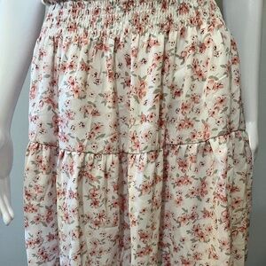 Cute pink feminine flowy skirt!